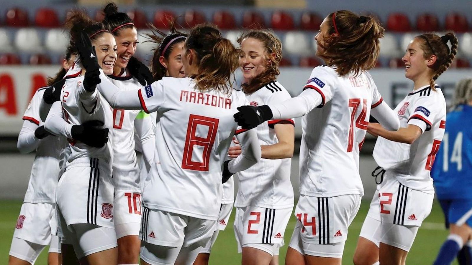 Les jugadores de la selecció celebren un dels gols contra l'Azerbaidjan