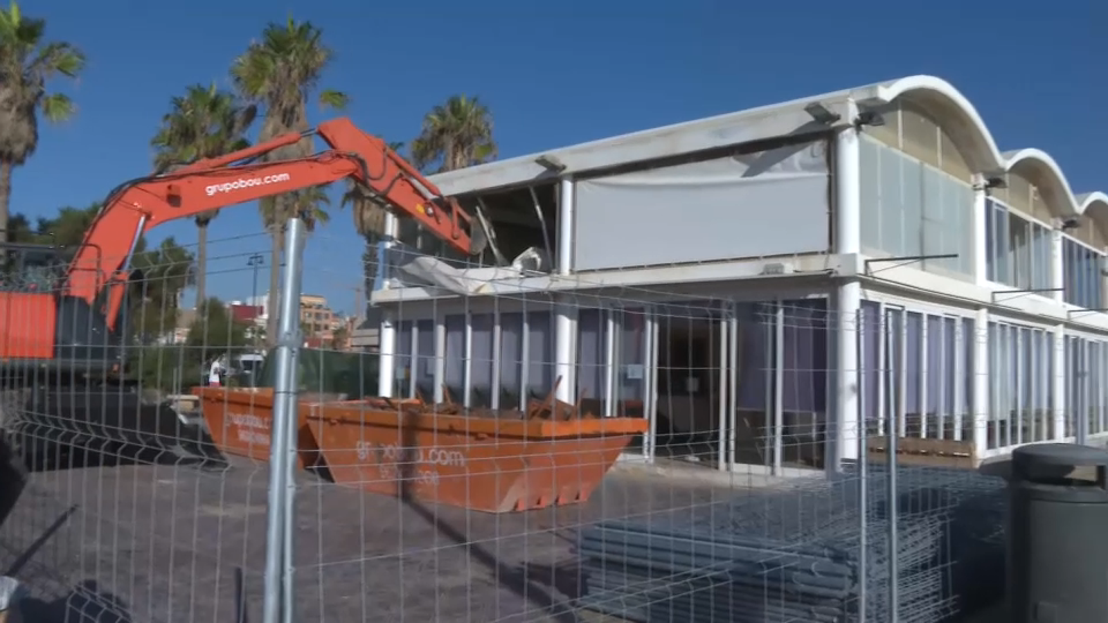 Comença la demolició dels restaurants de la Malva-rosa Comença la demolició dels restaurants de la Malva-rosa