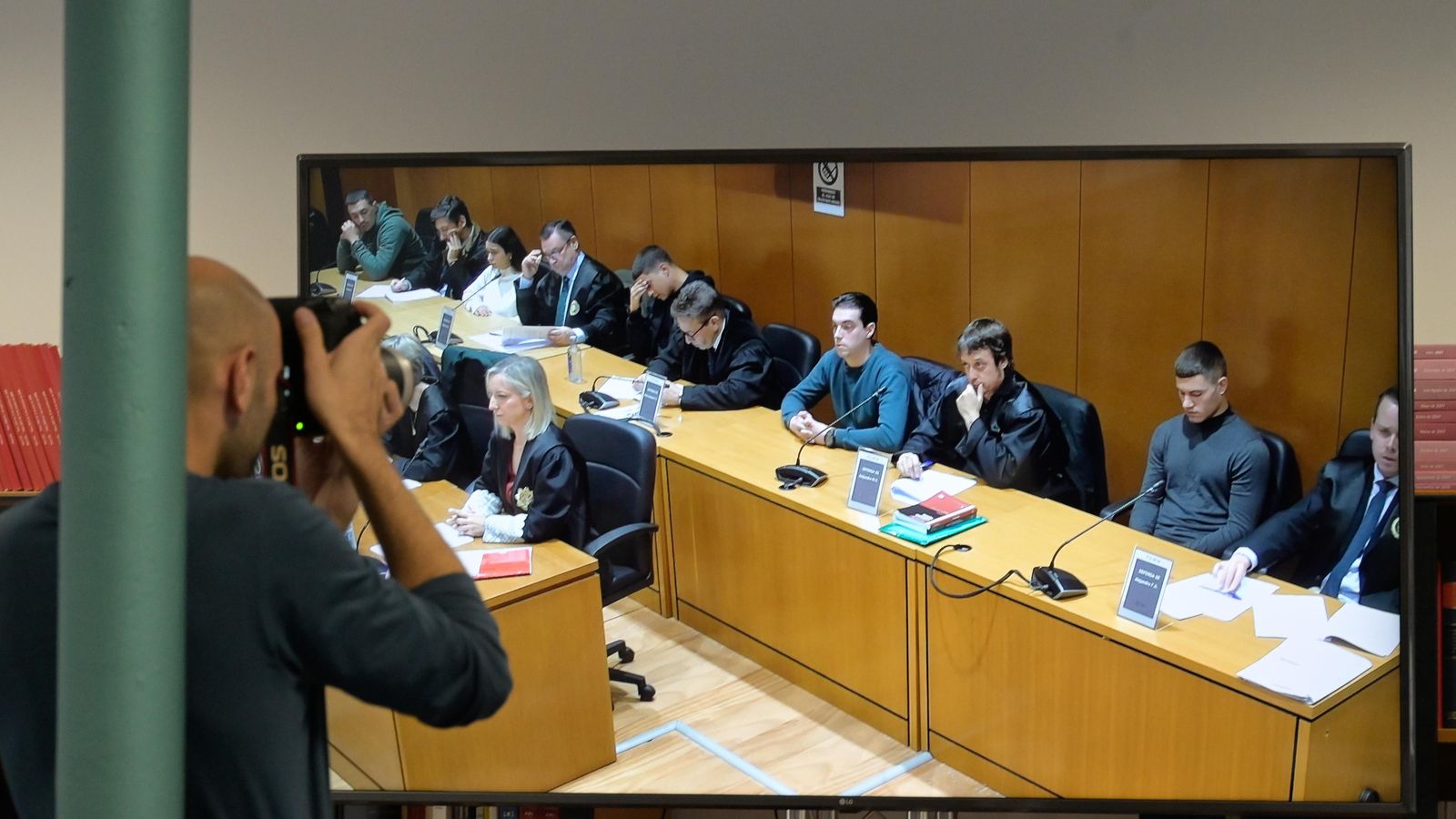 Seguiment de la lectura del veredicte en el judici per Samuel Luiz, en l'Audiència Provincial de la Corunya, a 24 de novembre de 2024