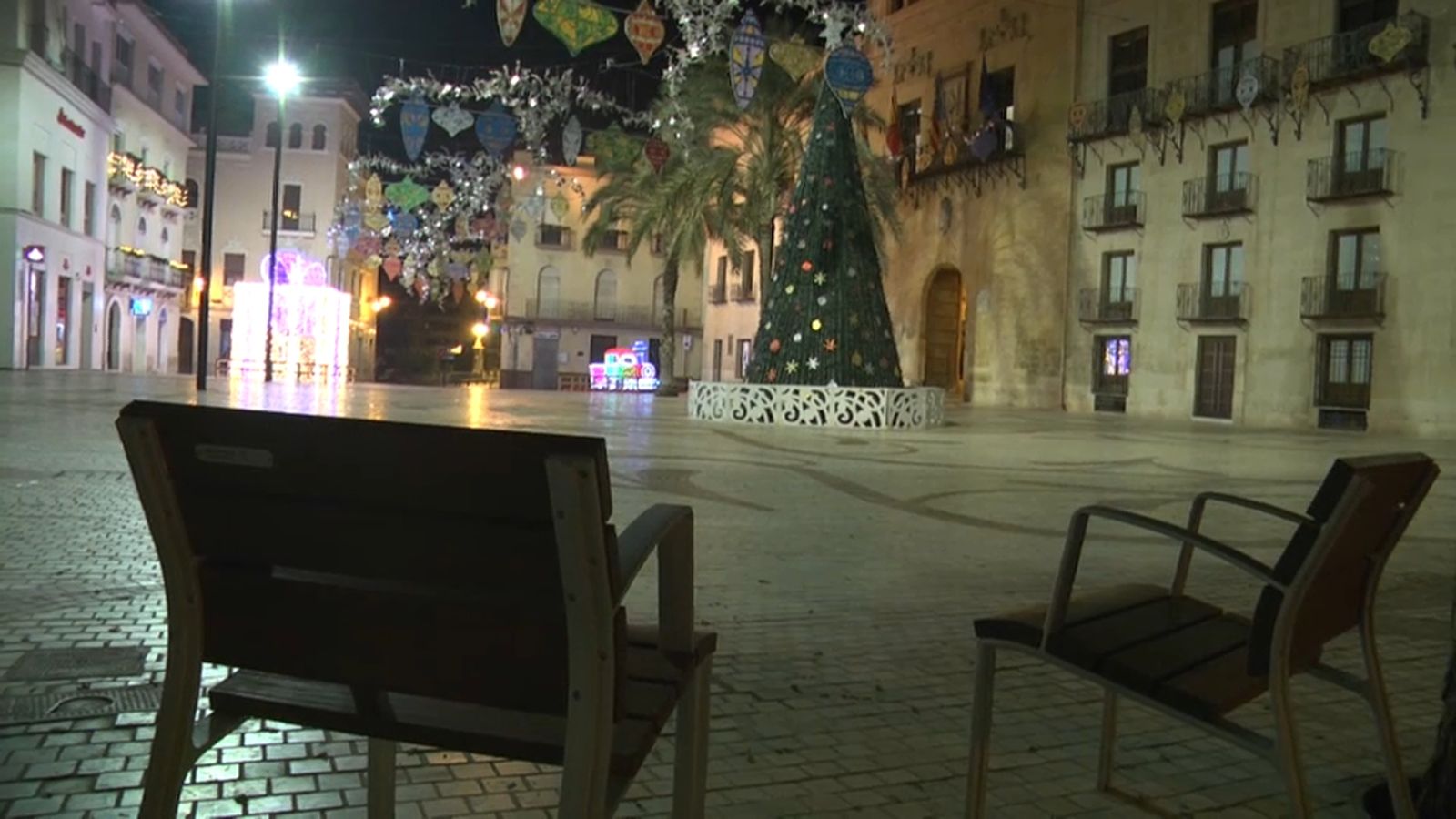 Els carrers d'Elx, buits en la nit de Nadal