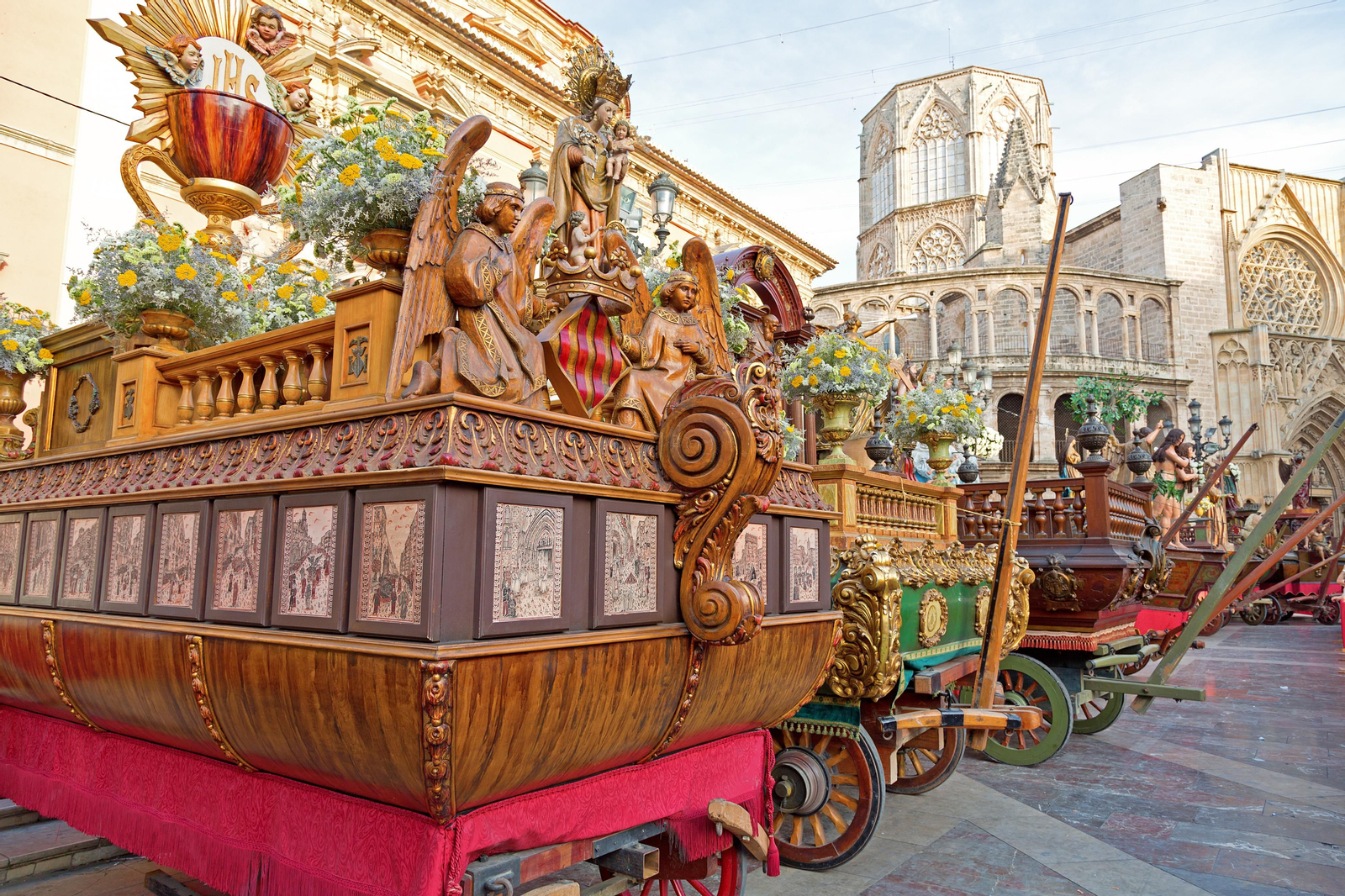 Les Roques, a la plaça de la Mare de Déu de València