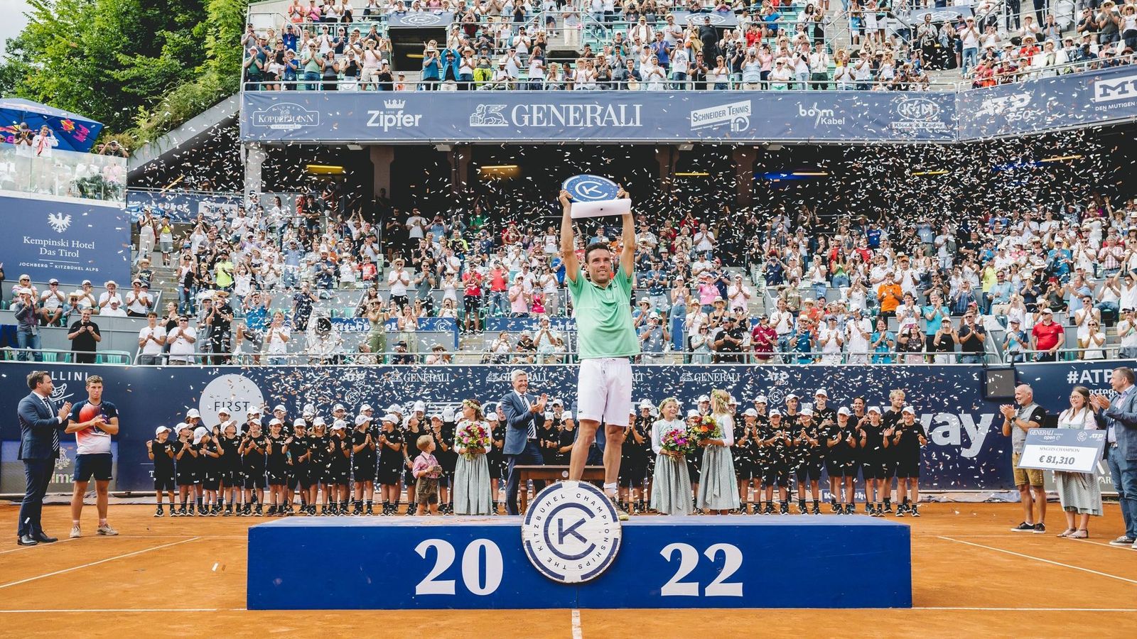 Roberto Bautista, amb el trofeu de campió