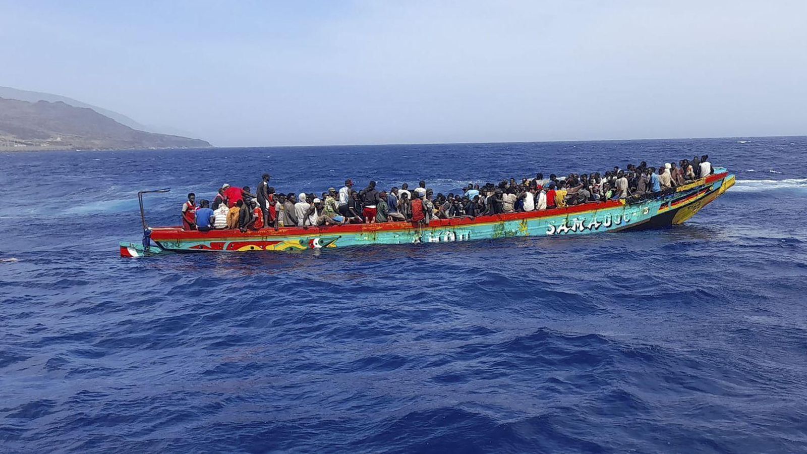 Imatge d'arxiu d'una pastera que arriba a la illa d'El Hierro