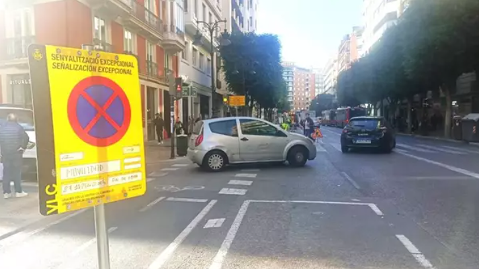 Senyalització col·locada al carrer de Colom de València per a anunciar l'inici de les obres de remodelació d'aquesta via