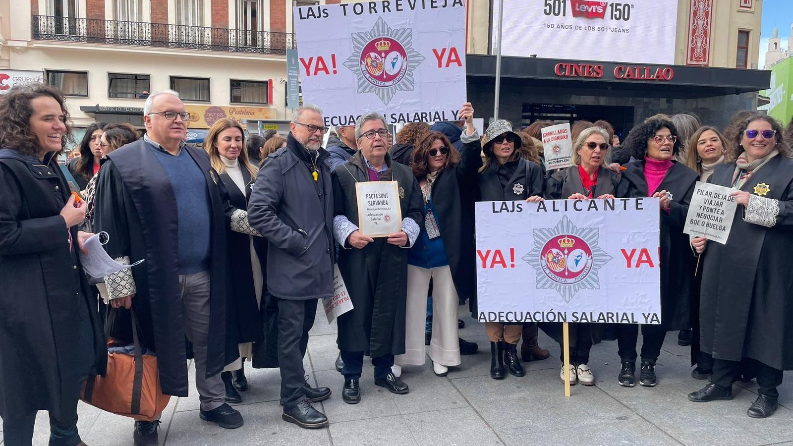 Lletrats vingut d'Alacant ha protestat a Madrid