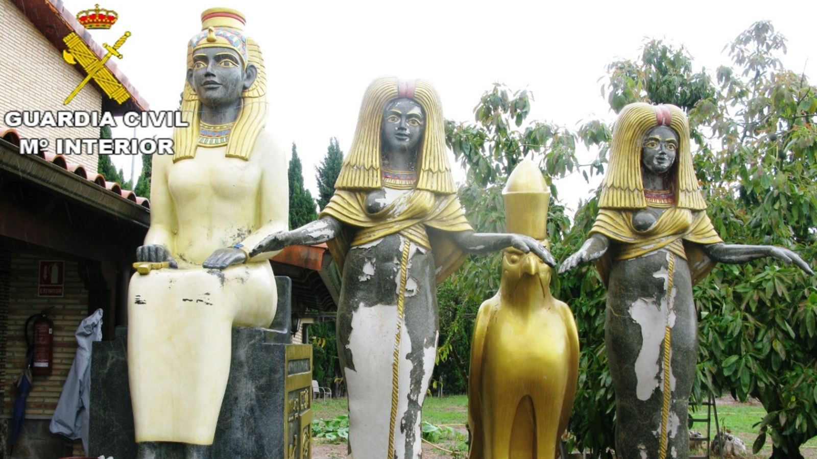 Quatre de les figures sostretes a un local de Nules