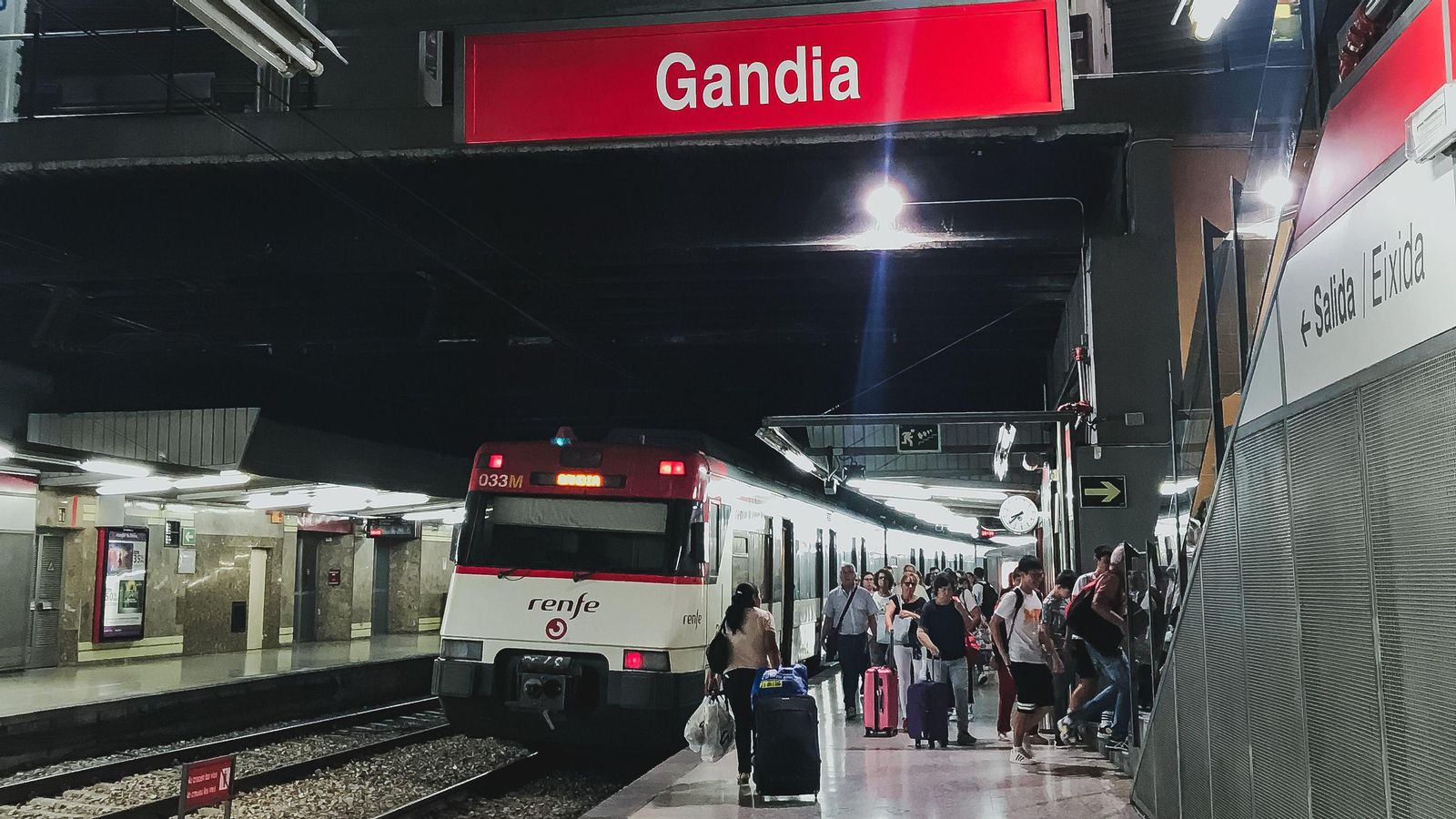 Amb els trens que comencen a funcionar des d'aquest dilluns, hi haurà dos connexions diàries més entre València i la capital de la Safor