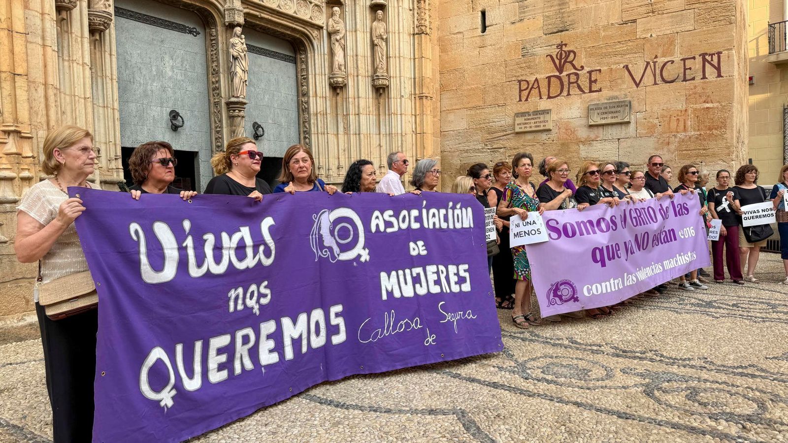 Concentració del veïnat a Callosa de Segura en repulsa del crim, este dimarts