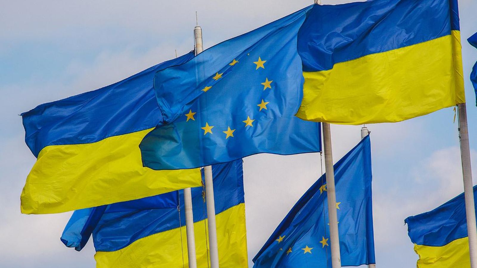 Banderes de la Unió Europa i d'Ucraïna