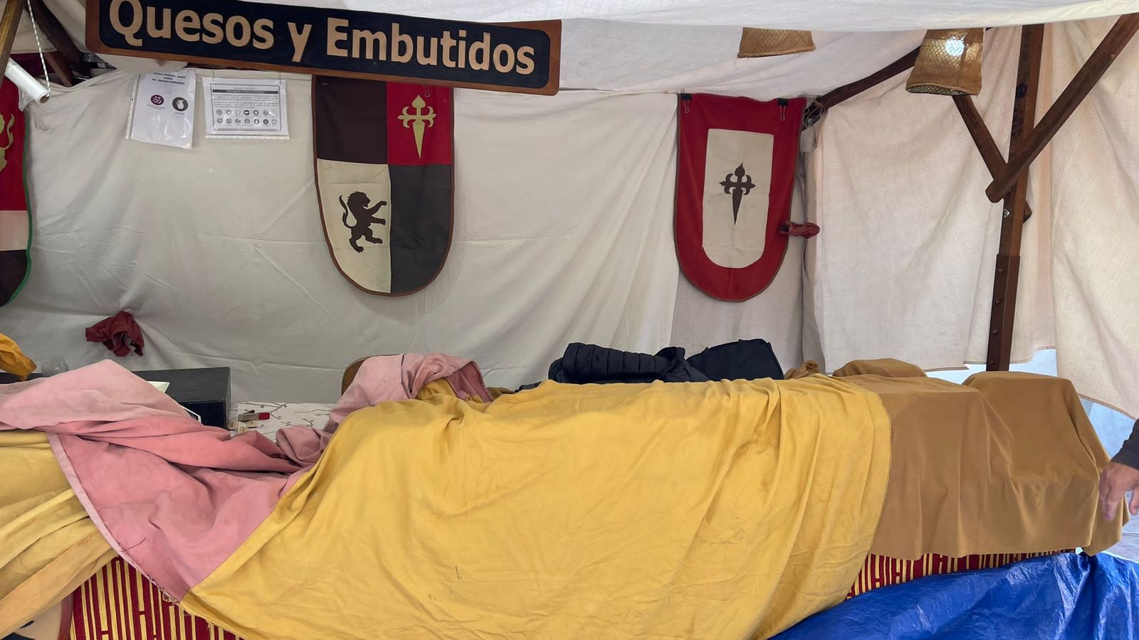 Comerciant de la Fira de Mascarell dorm a la parada de formatges per por a més robatoris