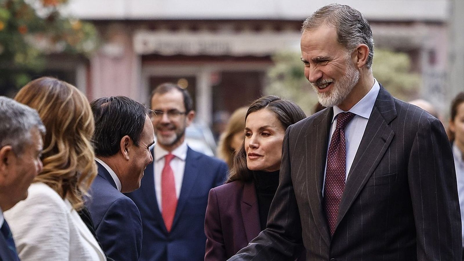 Pérez Llorca i el rei Felip VI se saluden amb una encaixada de mans el passat 14 de gener