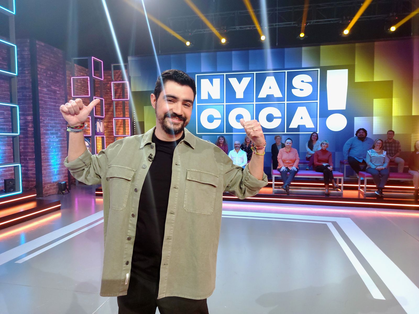 Manu Górriz presenta el concurs Nyas, Coca!