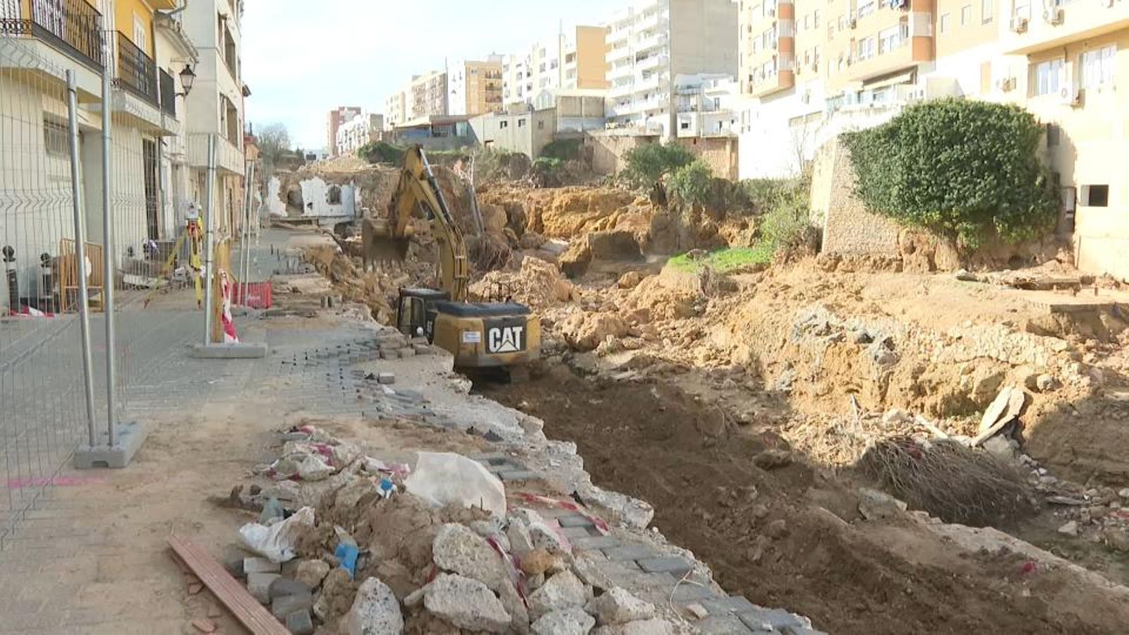 Les màquines ja treballen en la reconstrucció del barranc de Xiva