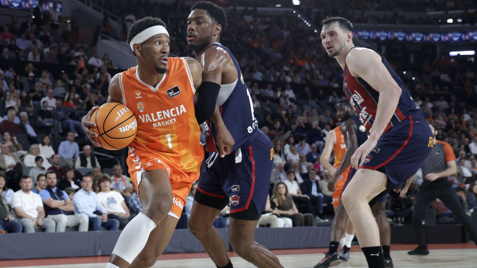 Imatge del partit entre el València Basket i el Baskonia