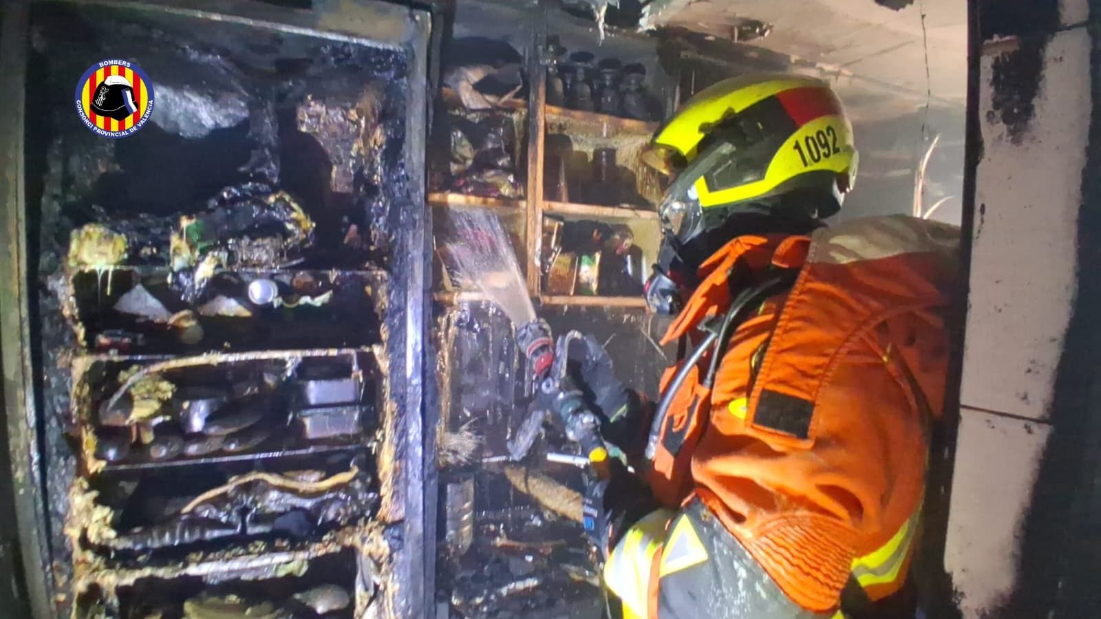 La intervenció al pis incendiat de Cullera