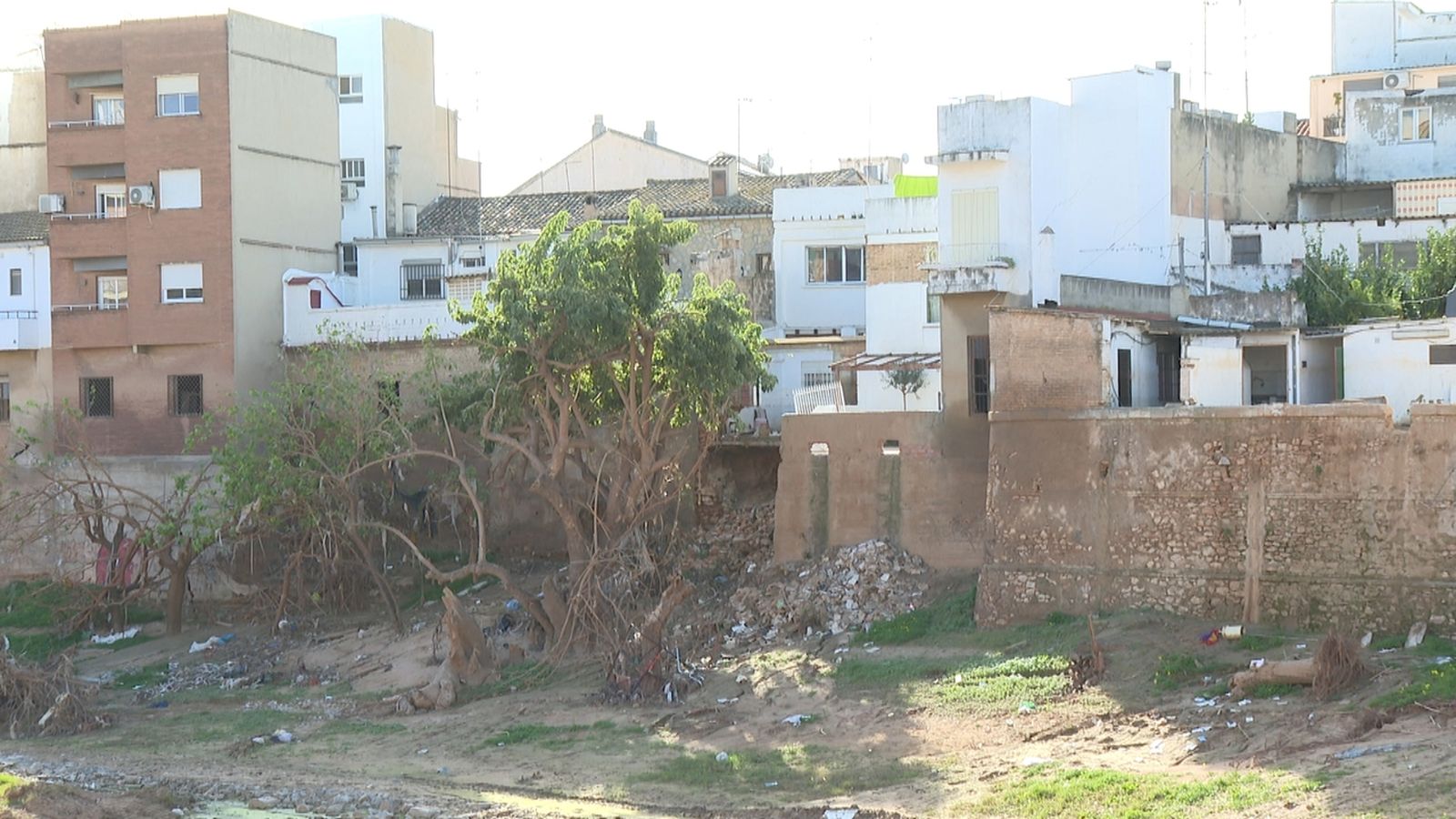 Cases ubicades vora barranc a Paiporta