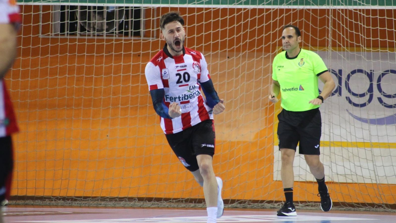 Antonio Alegre celebra un gol del seu equip