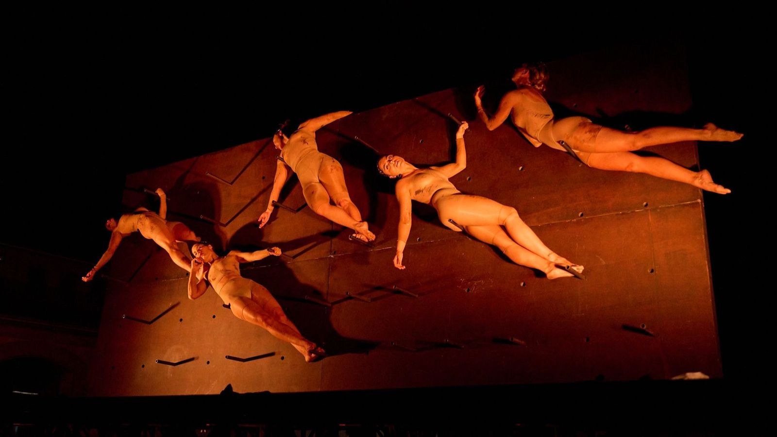 La coreògrafa d'Alcoi Sol Picó arriba aquesta nit a la gala dels Premis Max amb tres nominacions per l'espectacle ‘Carrer 024’