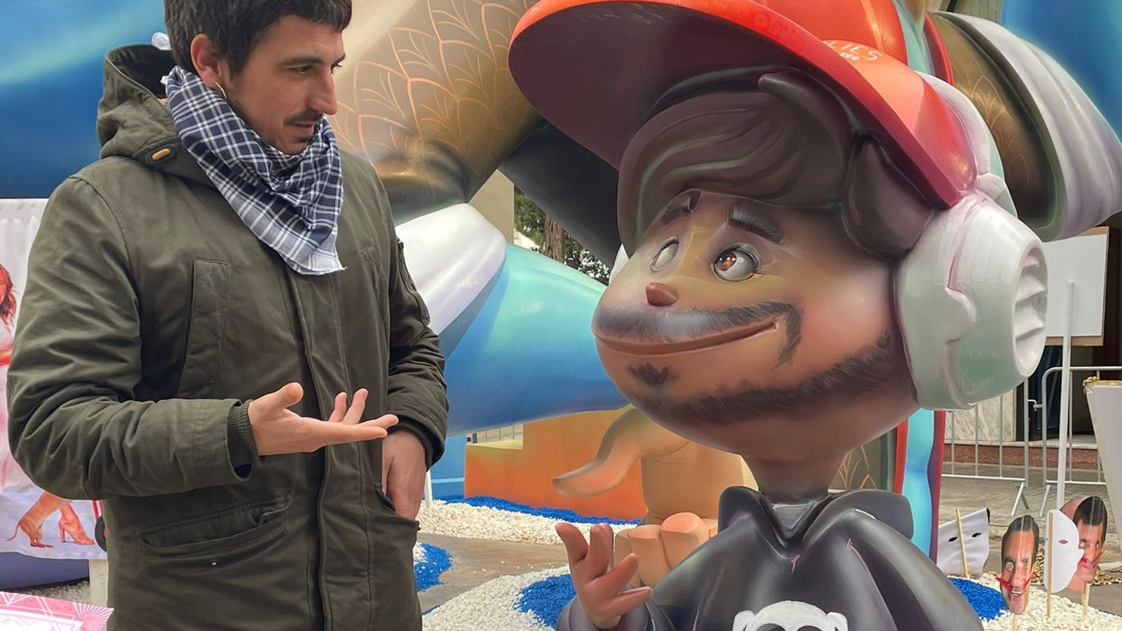 'Panxo', cantant, de Zoo juntament amb el seu ninot