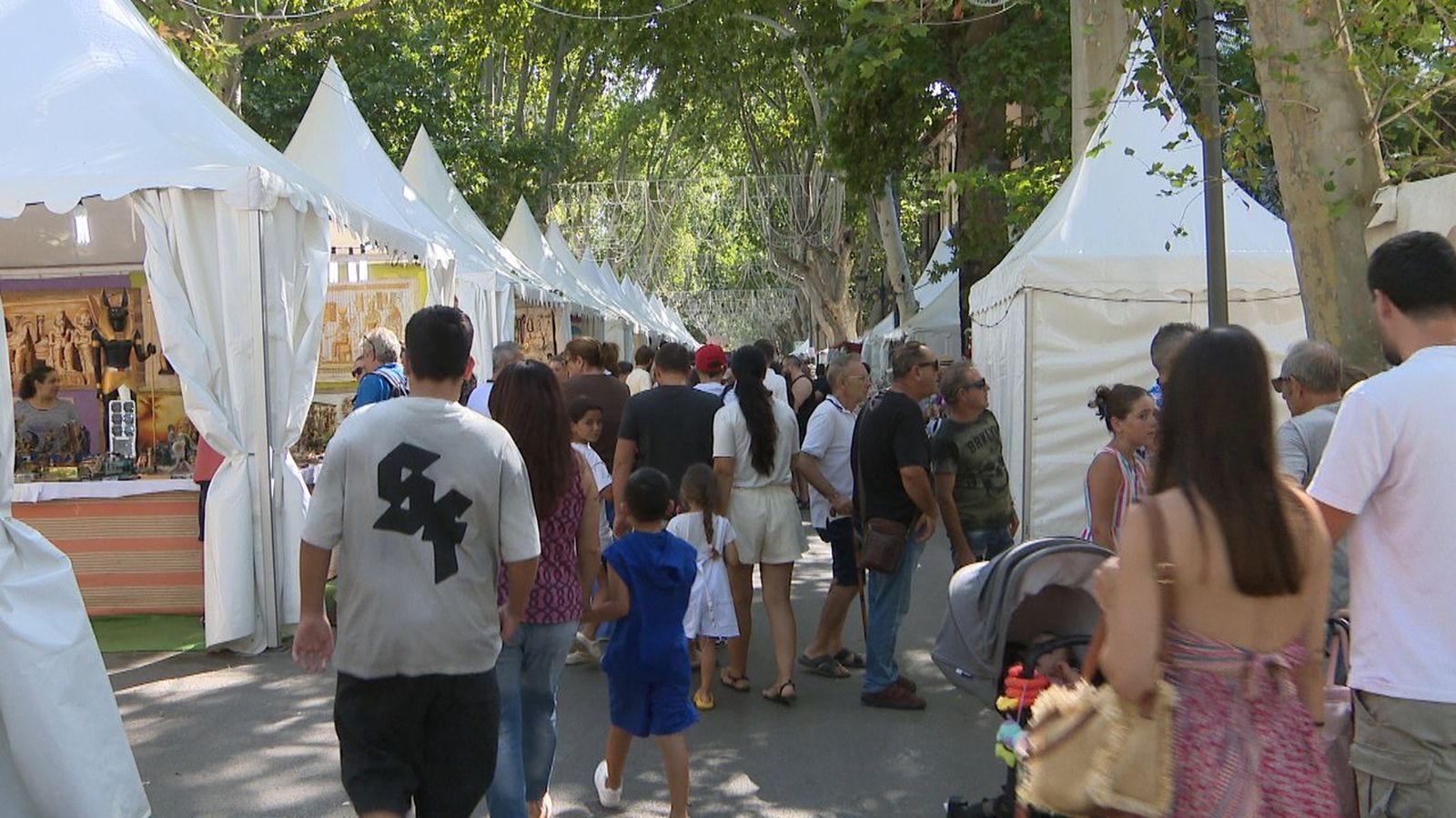 Els carrers de gom a gom durant la Fira d'Agost de Xàtiva
