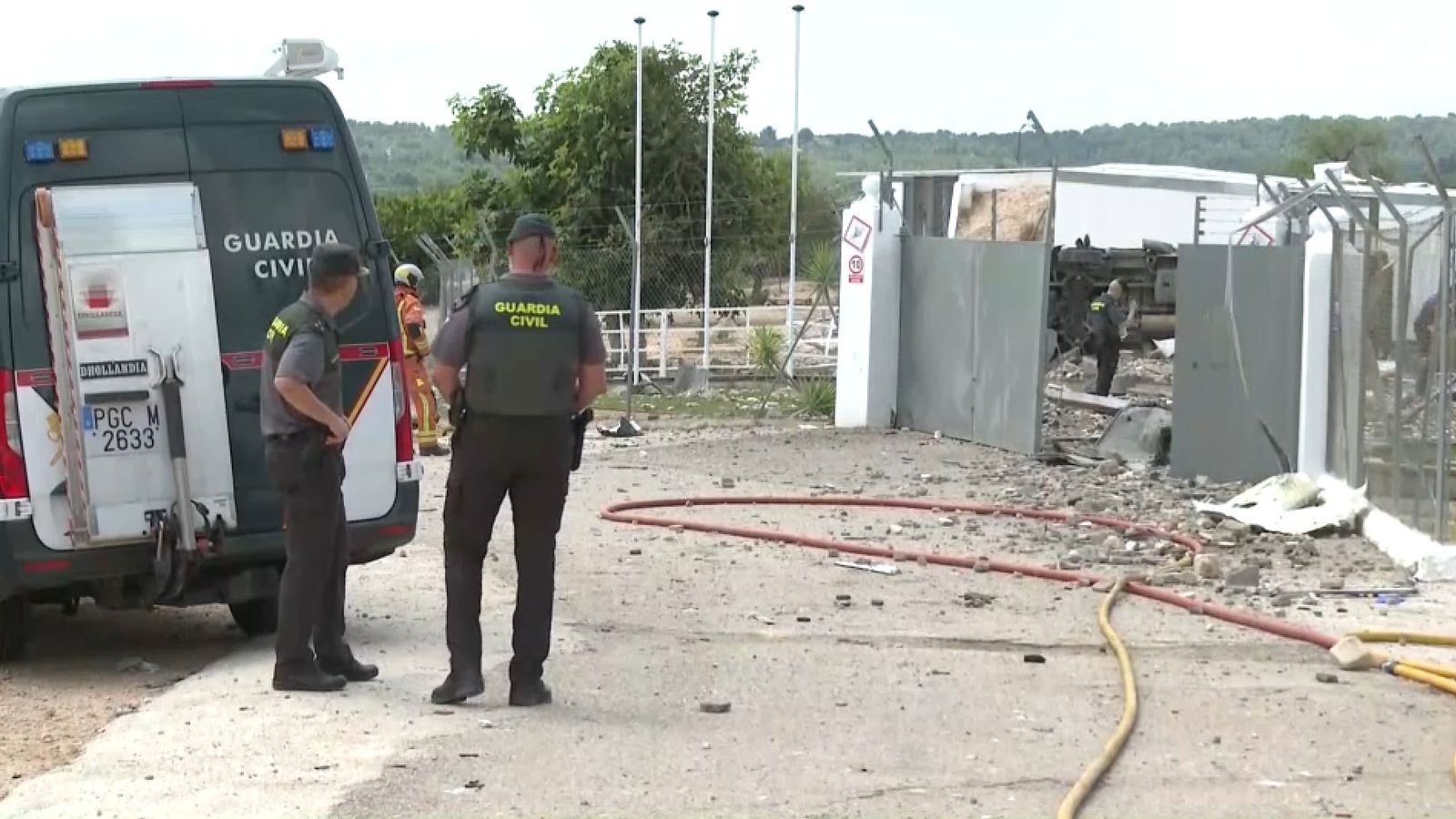 Agents de la Guàrdia Civil que van acudir a les instal·lacions de la pirotècnia en produir-se l'explosió