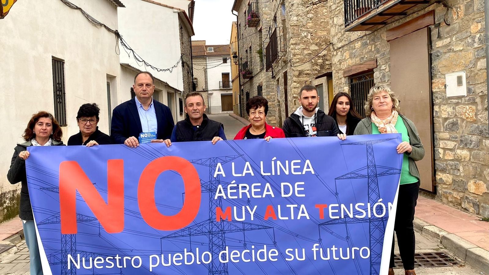 Salvador Aguilella al costat dels veïns de l'Alt Palància en contra de la MAT