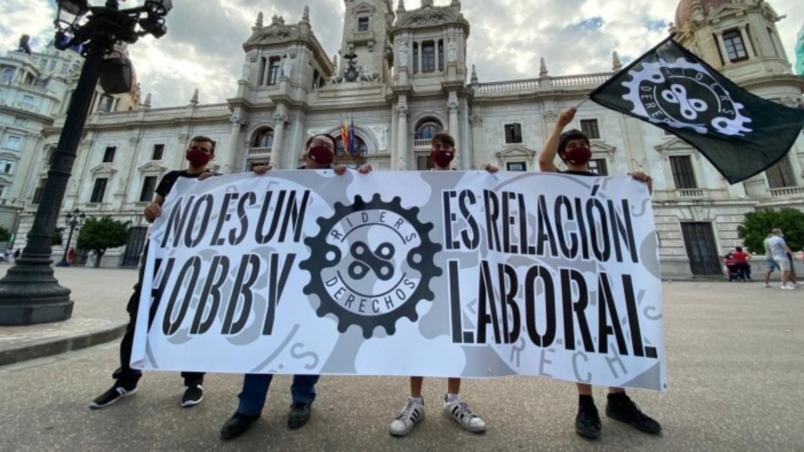 Membres de la cooperativa i de Riders x Drets.