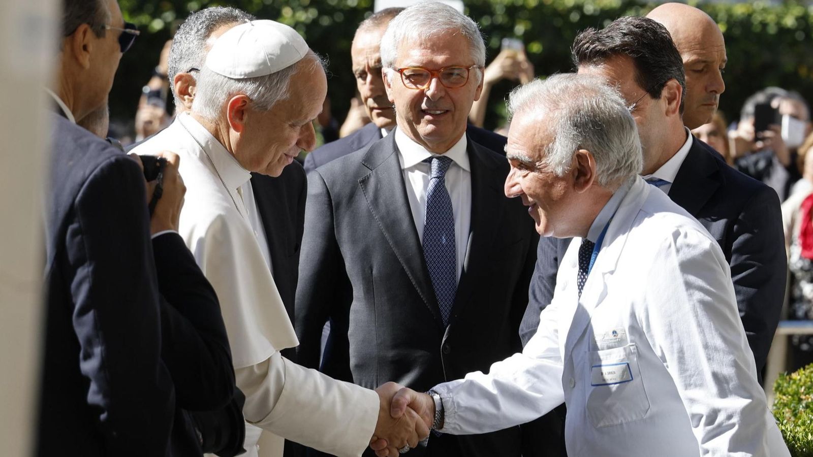 Esta vesprada operen el Papa