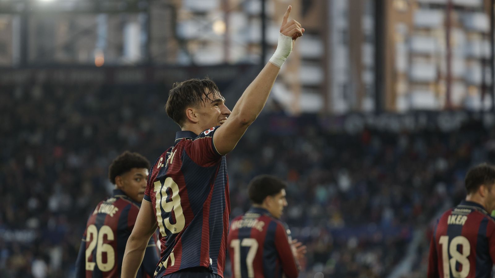 Carlos Espí marca el camí cap a la permanència