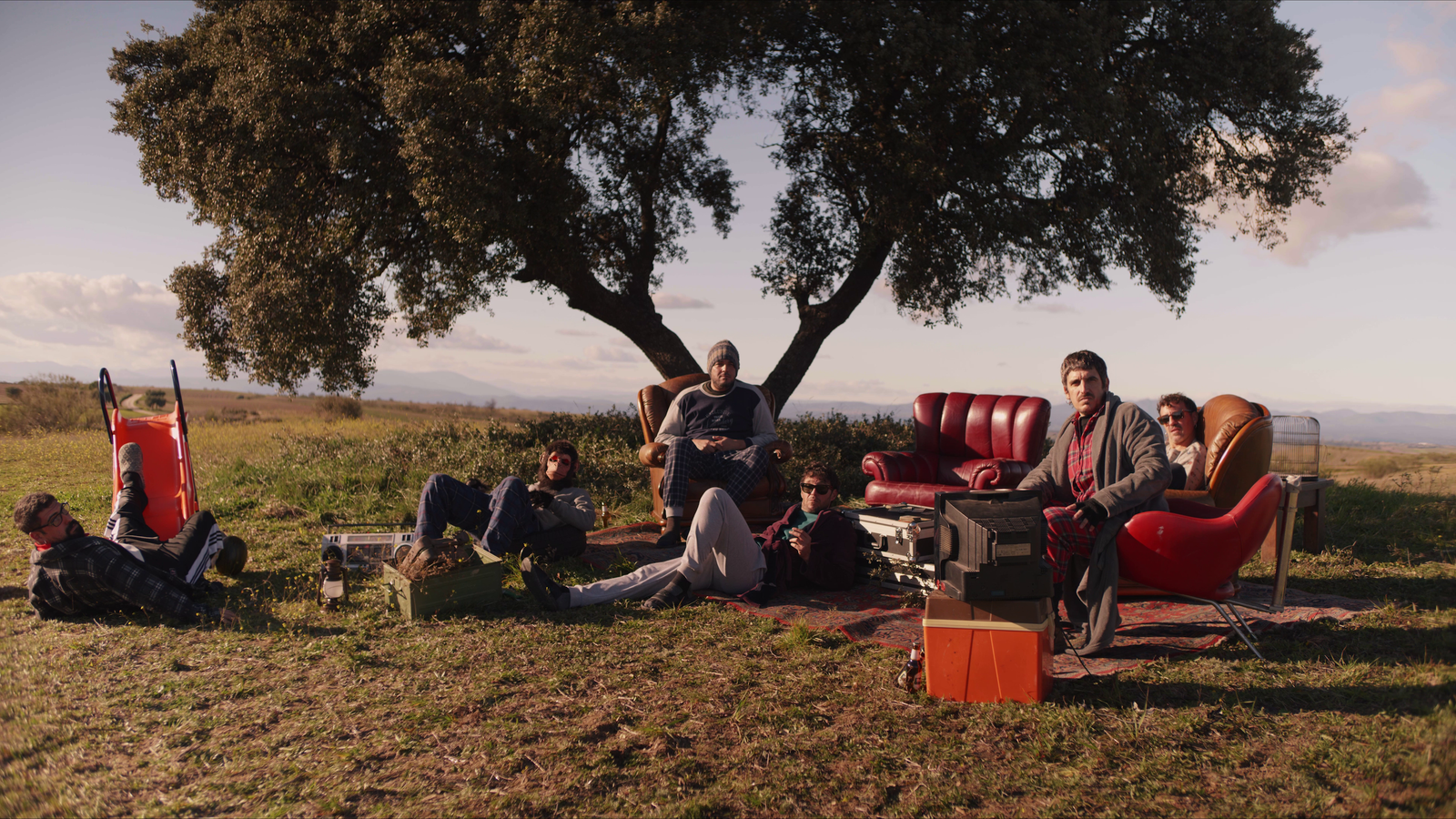 Els sis integrants de Zoo i el seu icònic mico