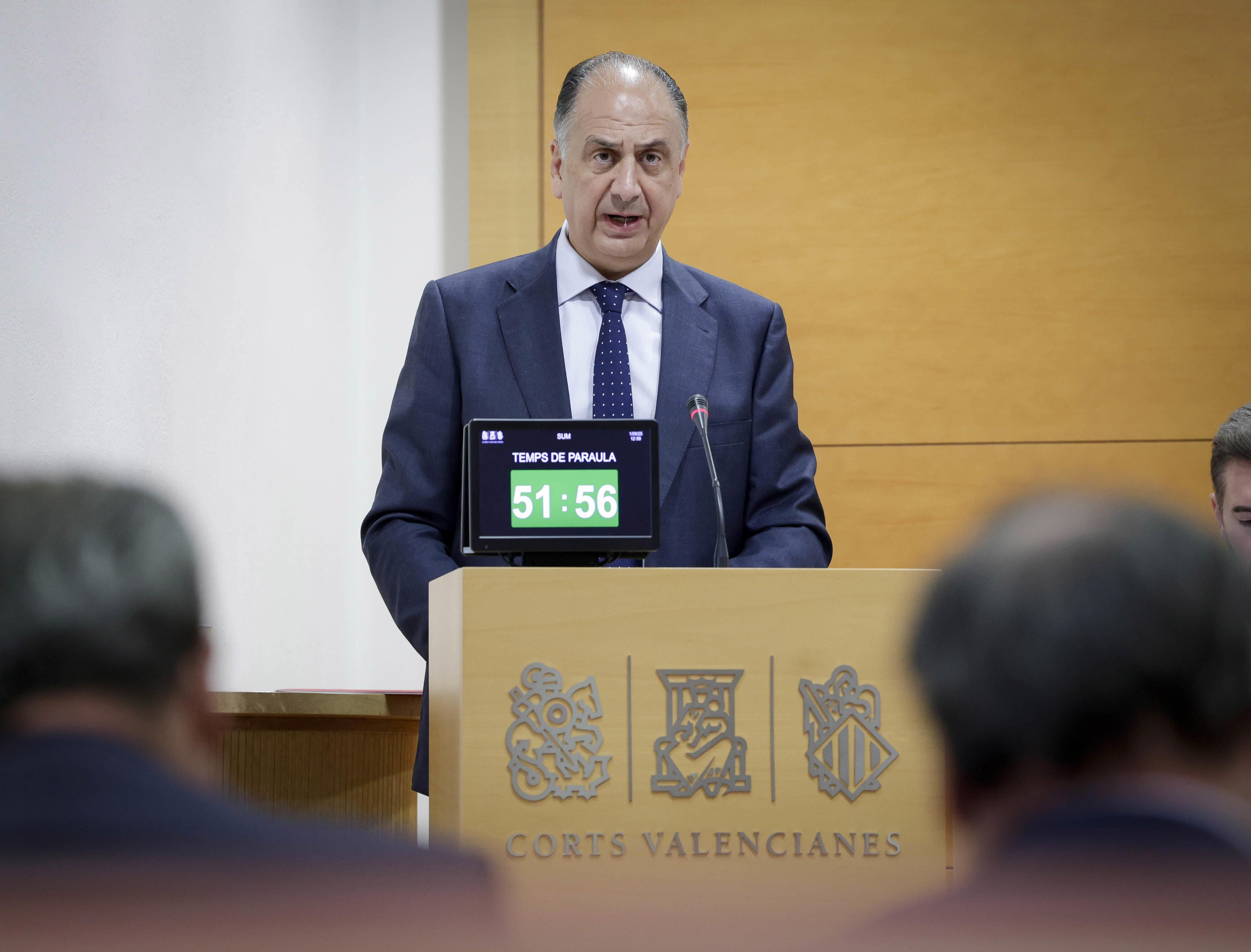 El conseller d'Emergències i Interior, Juan Carlos Valderrama, este dilluns en la Diputació Permanent de les Corts El conseller d'Emergències i Interior, Juan Carlos Valderrama, este dilluns en la Diputació Permanent de les Corts