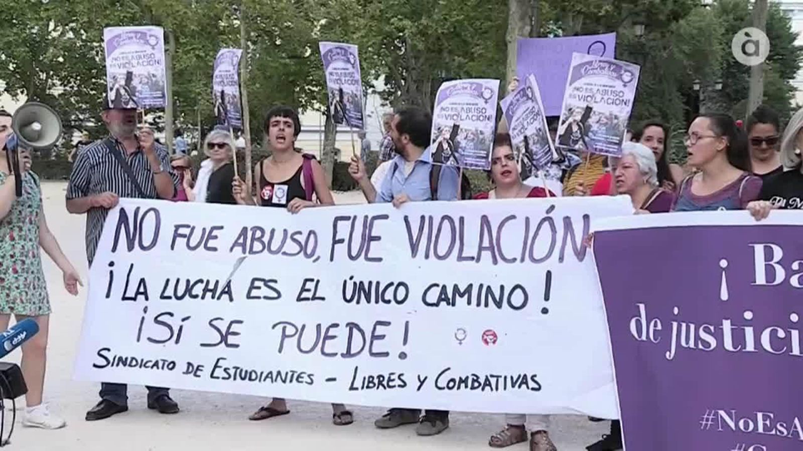 Imatge d'una de les protestes en suport a la víctima de La Manada la manada NIT.mp4