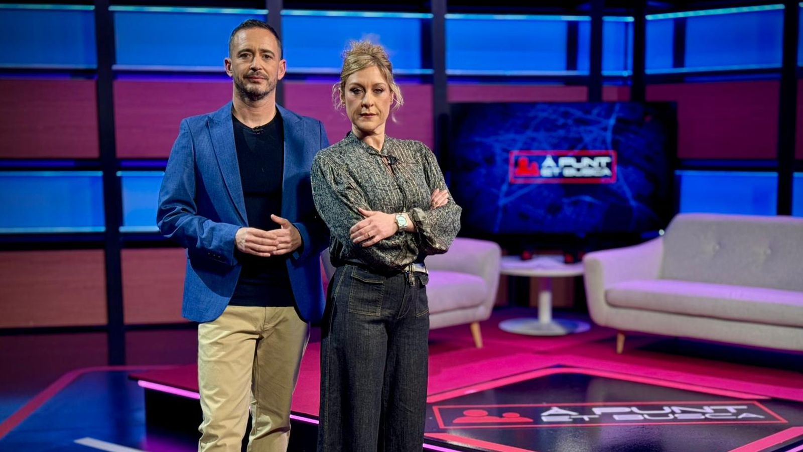 Juan Nieto i Mireia Llinares presenten cada dimecres per la nit 'À Punt et busca', el programa sobre desapareguts referència a la Comunitat Valenciana