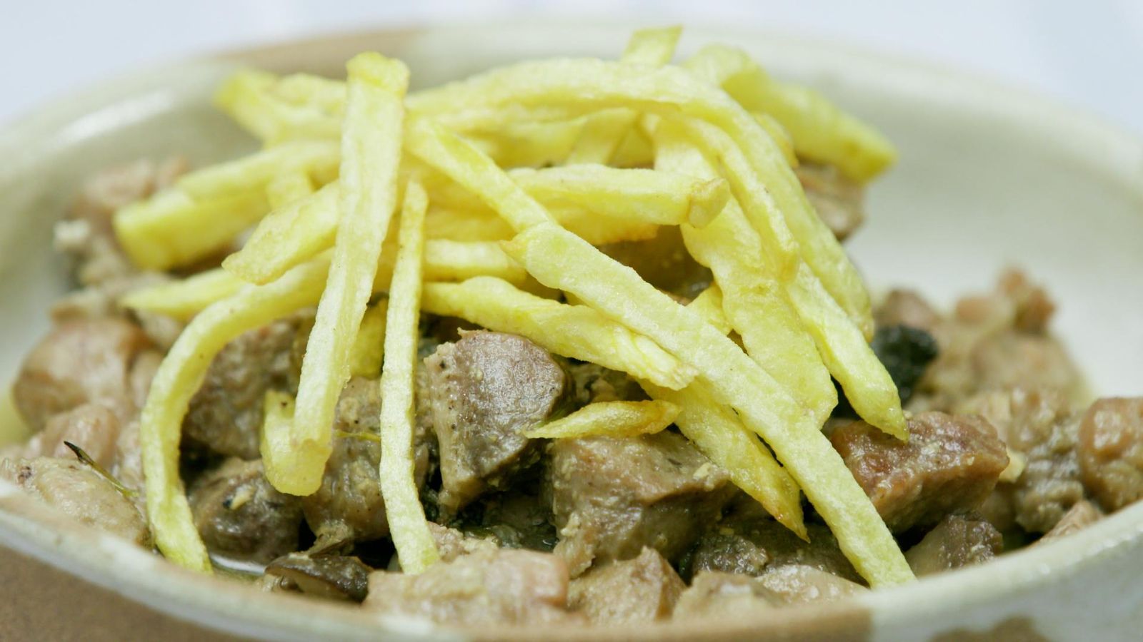 Lleteroles i turmes amb bolets i tòfona