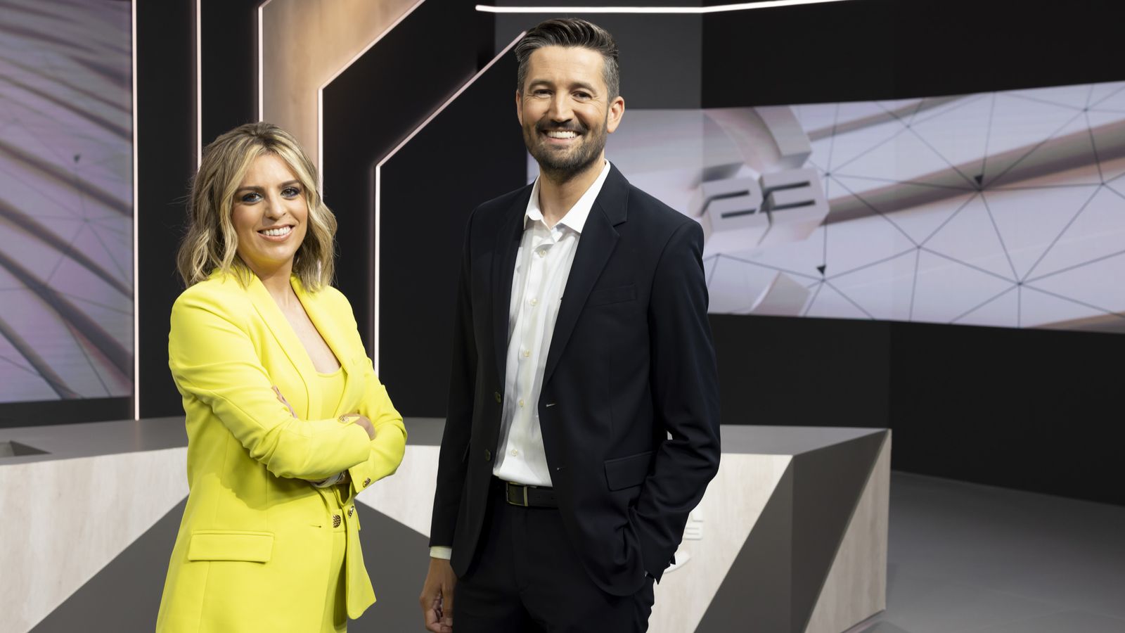 Marta Ventura i Mathies Muñoz moderen el debat en À Punt