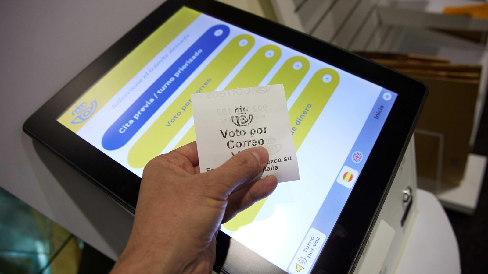582.097 han votat per correu a l'Estat espanyol 582.000 han votat per correu a l'Estat espanyol