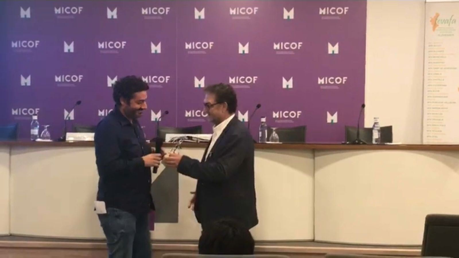 El director de Continguts i Programació d'À Punt, Cèsar Martí, rep el premi aquest divendres