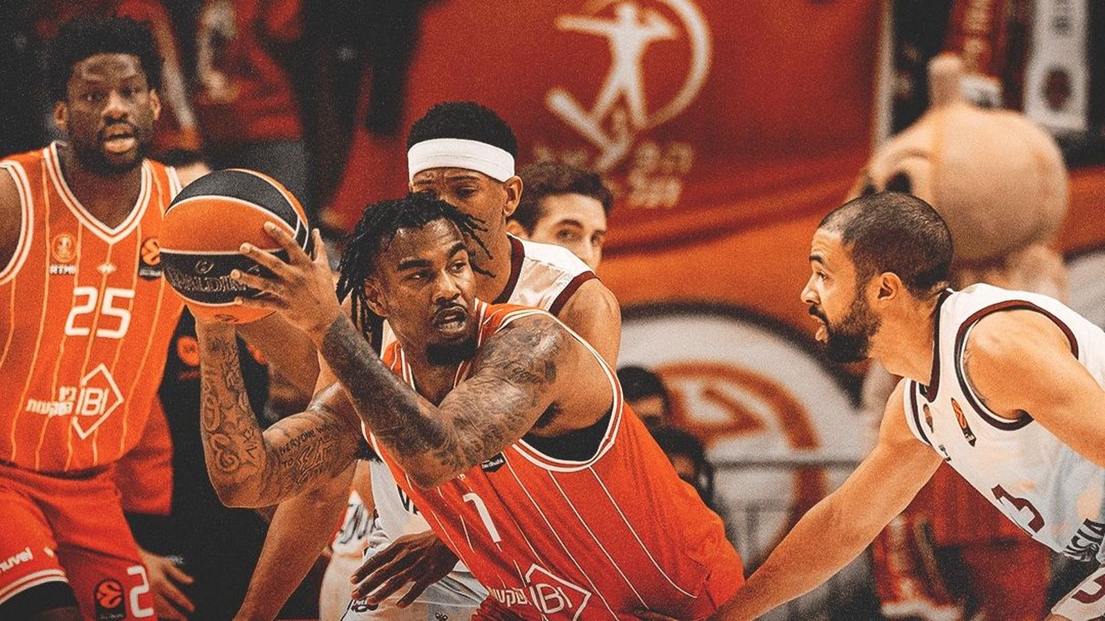 Chris Jones i Darius Thompson, en una acció del duel