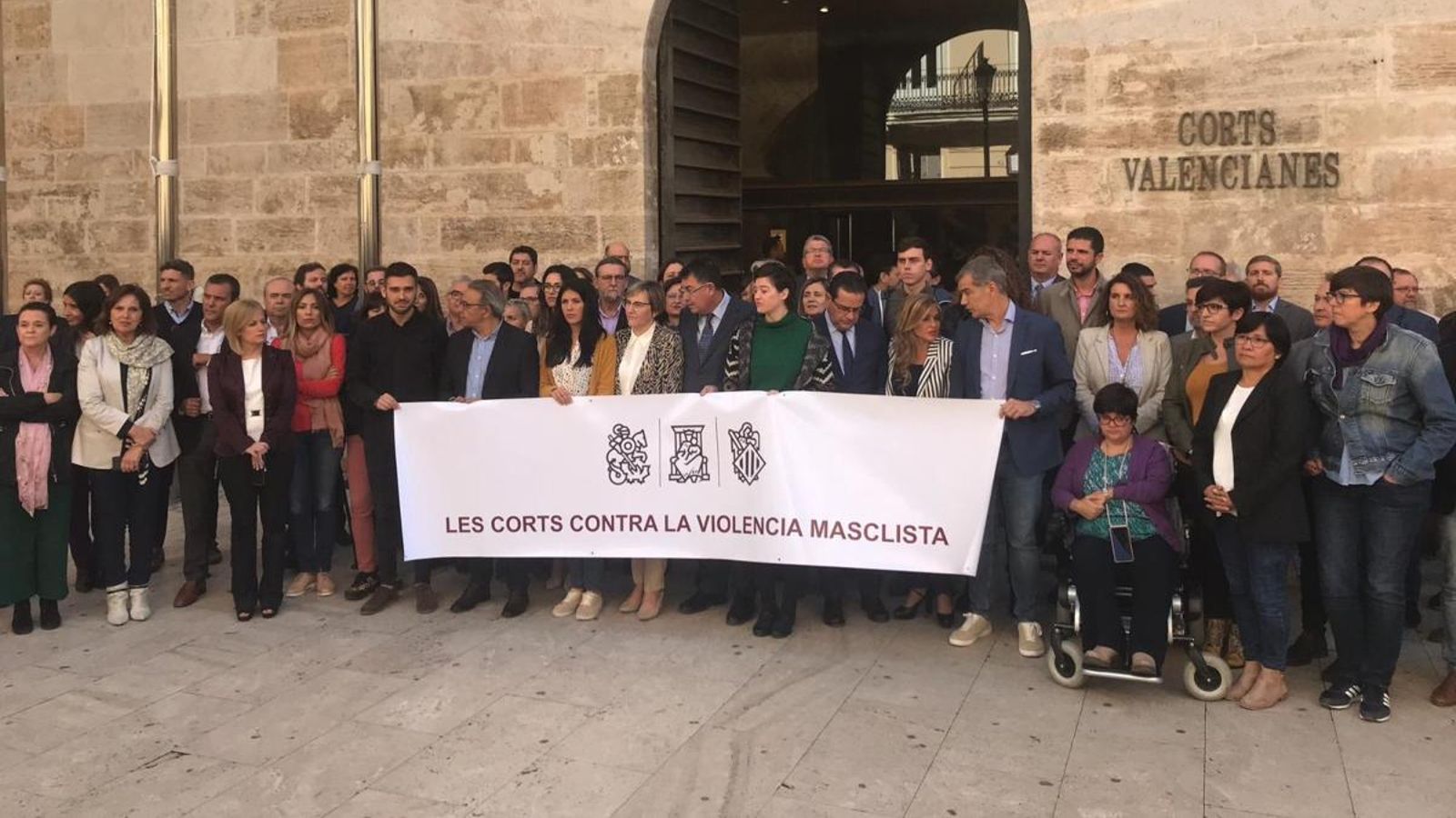 Concentració a les Corts en rebuig a la violència masclista