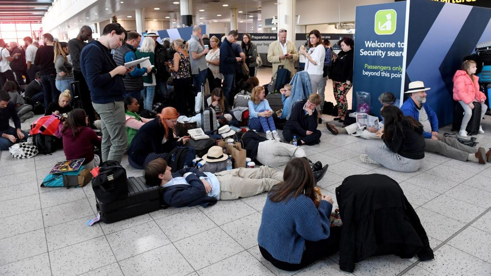 Un nou albirament d'un dron ha obligat a suspendre novament el funcionament de l'aeroport de Gatwick.