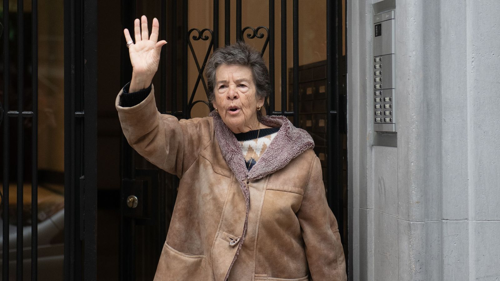 Maricarmen celebra l'ajornament d'un dels primers intents per a desnonarla, en una imatge d'arxiu