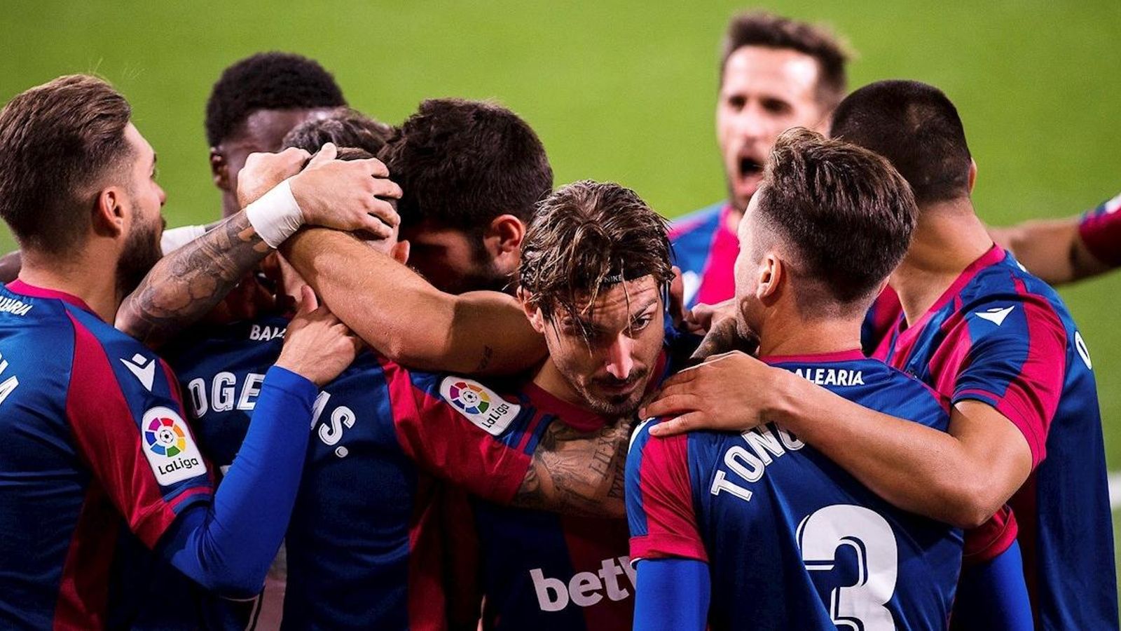 Els jugadors granotes celebren el gol contra el Celta