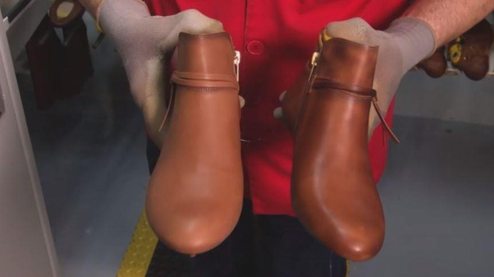 En el grup Pikolinos més de cent persones, de vegades, intervenen en la producció d’una sola sabata