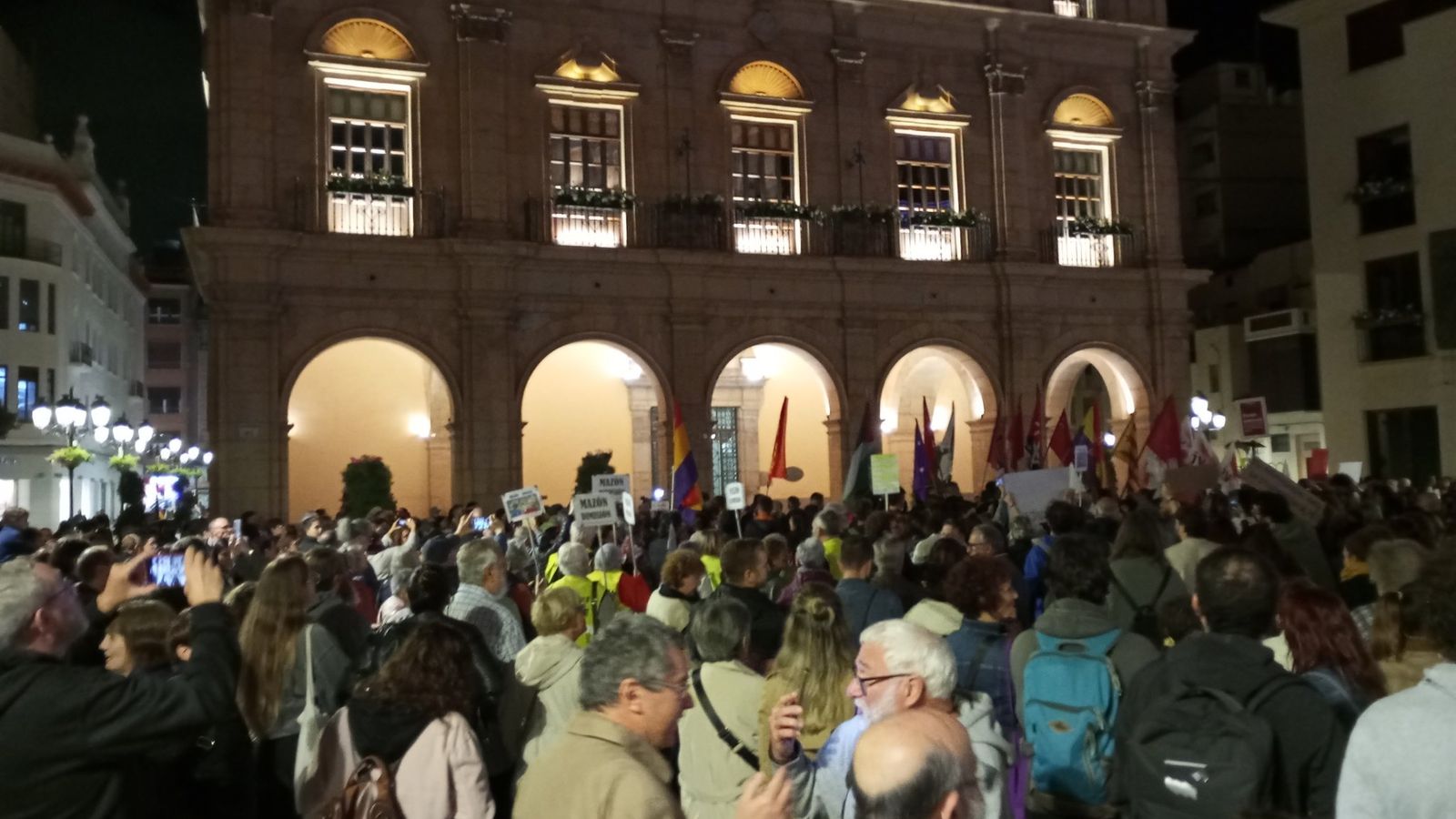 Manifestants demanen la dimissió de Carlos Mazón a Castelló, este dijous 7 de novembre