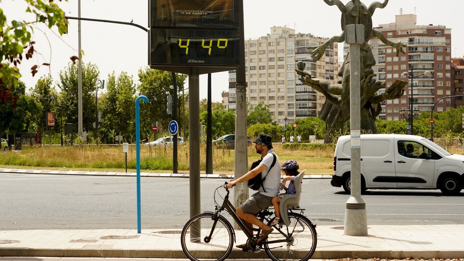 Un termòmetre de carrer registra 44 graus a València
