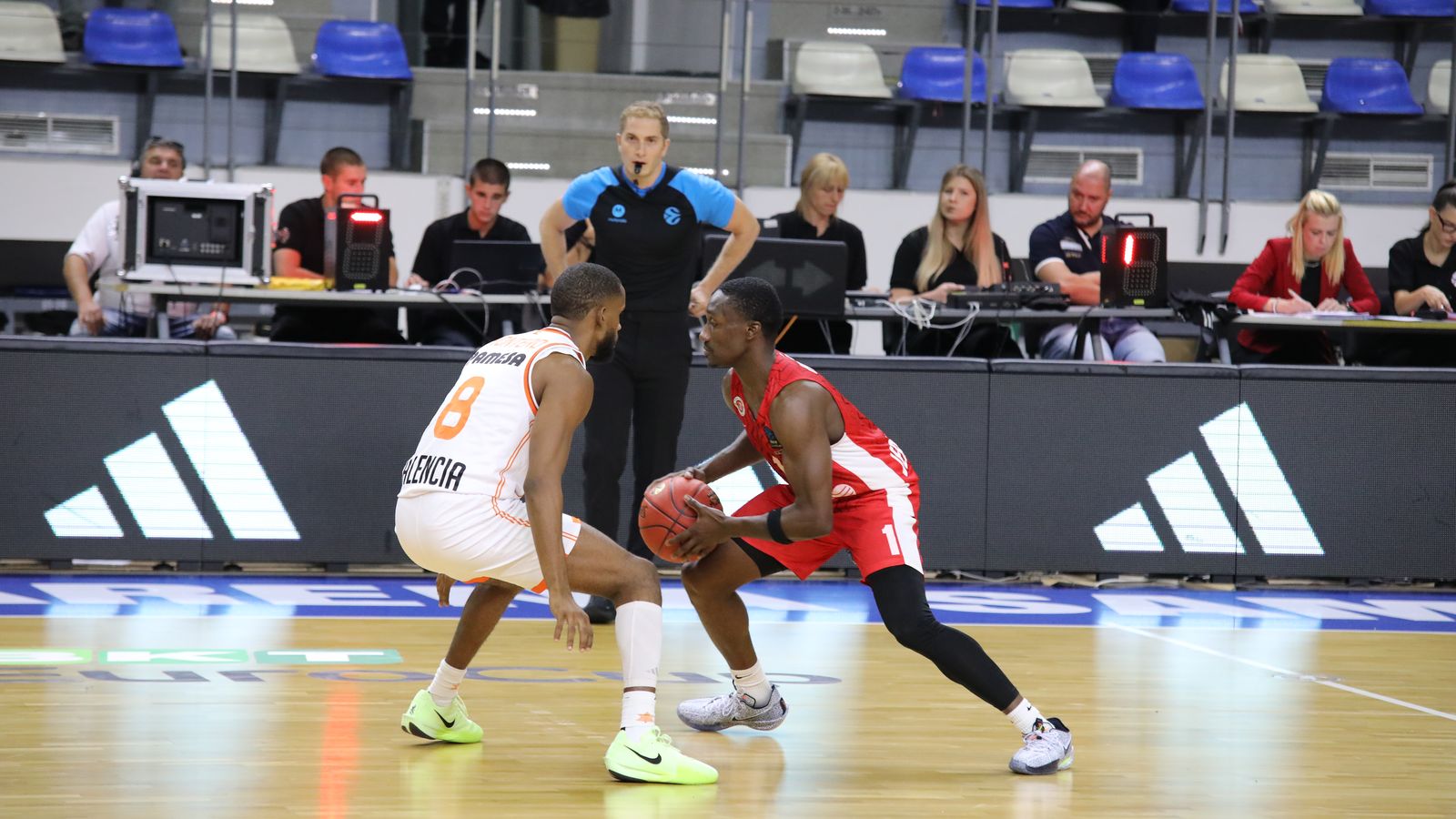 L'extaronja Harper i el nou fitxatge del València Basket Montero, front a front