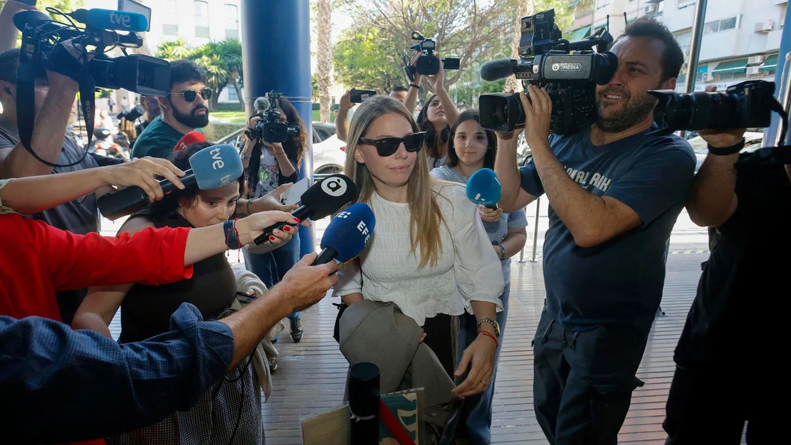 L'exregidora d'Urbanisme a l'Ajuntament d'Alacant Rocío Gómez arriba al jutjat, este dimecres