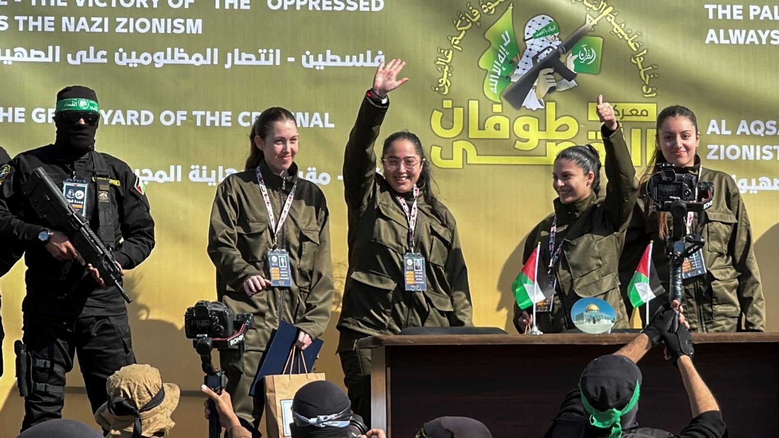 Les quatre militars israelianes captives a Gaza, en el moment de ser alliberades este dissabte