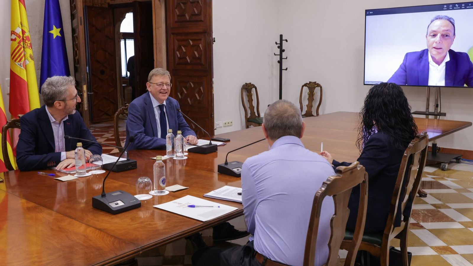 Reunió del president de la Generalitat amb El president de la Generalitat, Ximo Puig, s'ha reunit amb els representants dels sindicats i de la patronal