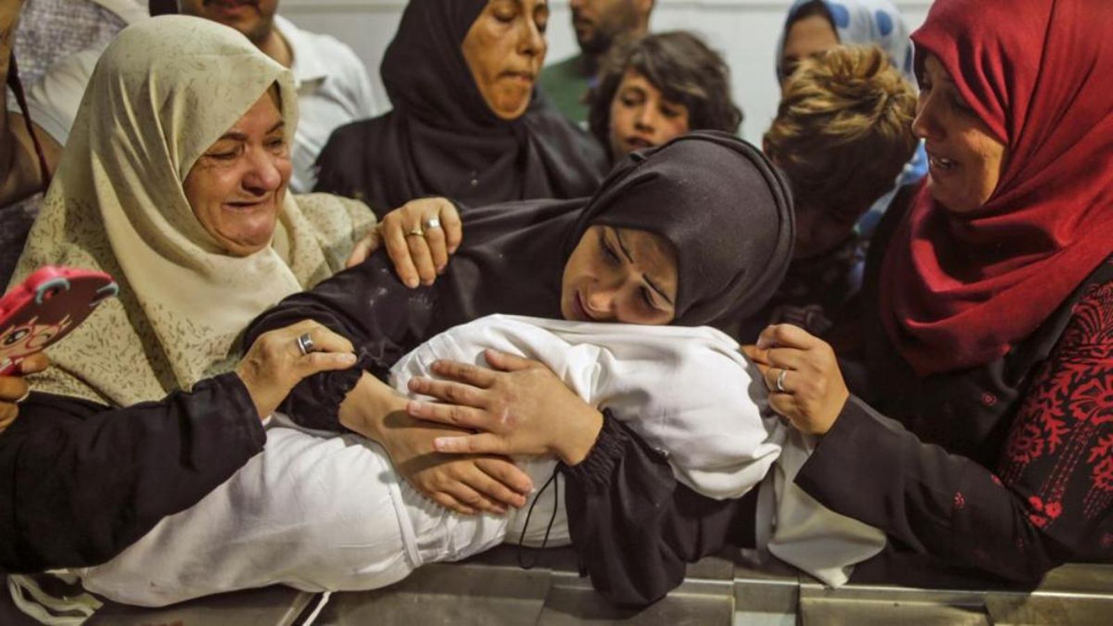 La mare de Laila al Gandor, de 8 mesos, plora la seua mort